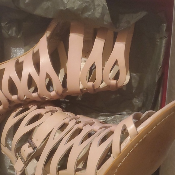 Shoes - Picture 4 of 4